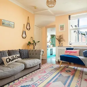  Holiday home Bridge Terrace - Spacious Living Area, Well Designed & Wood Burner